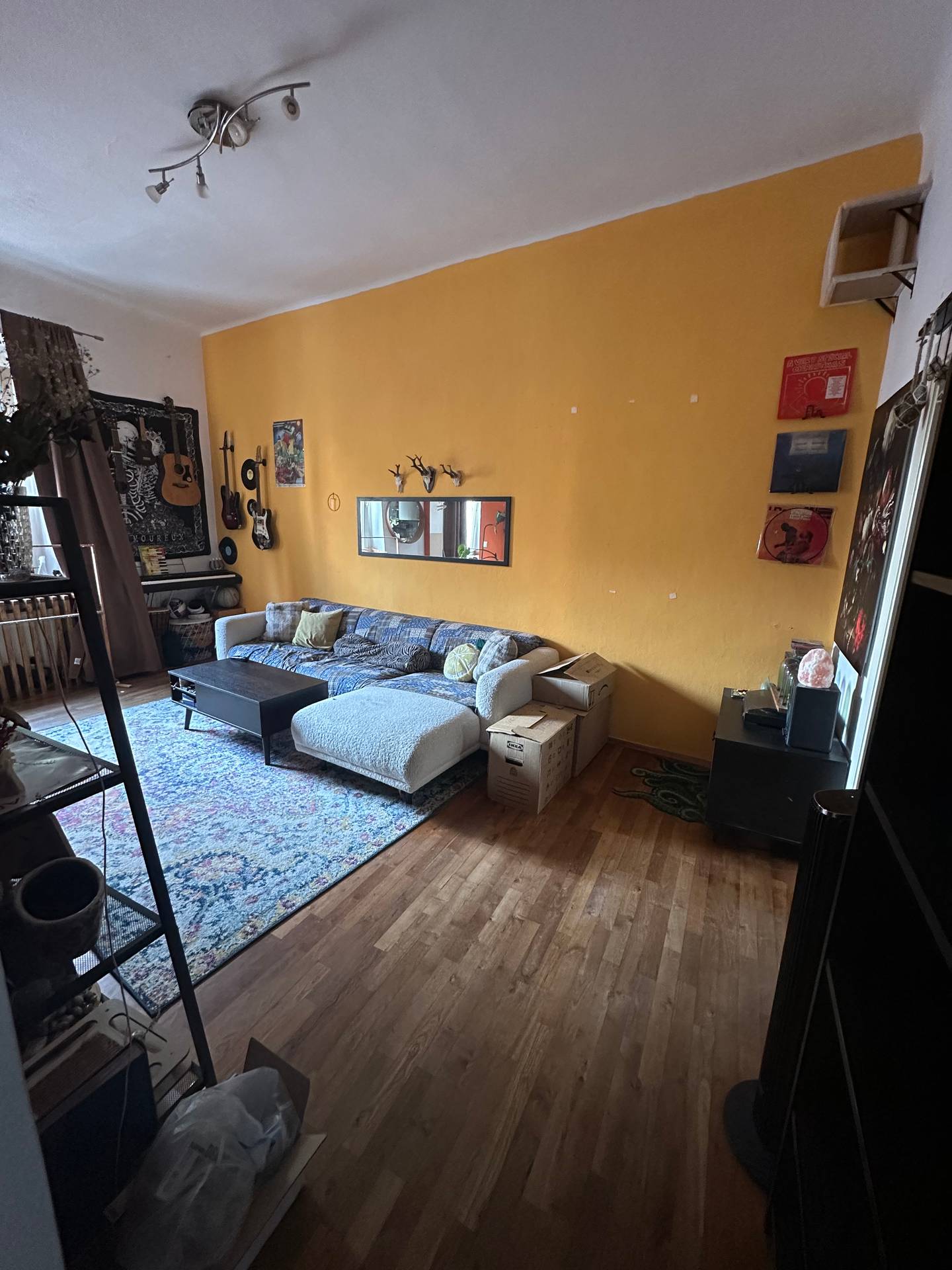 Bright apartment opposite Neue Technik with cellar and underfloor heating
