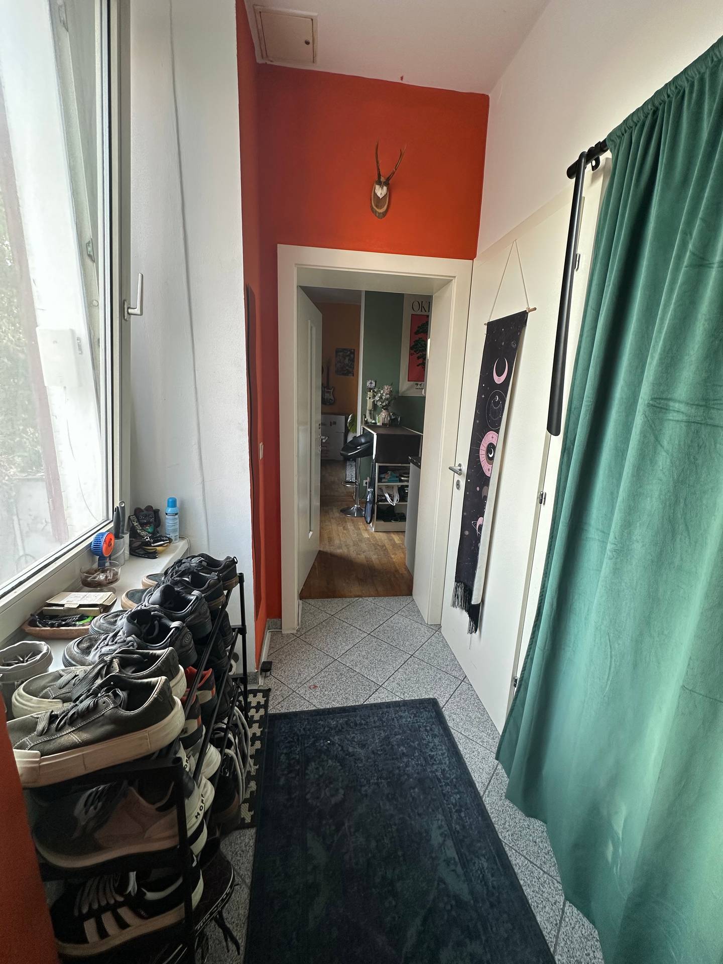 Bright apartment opposite Neue Technik with cellar and underfloor heating