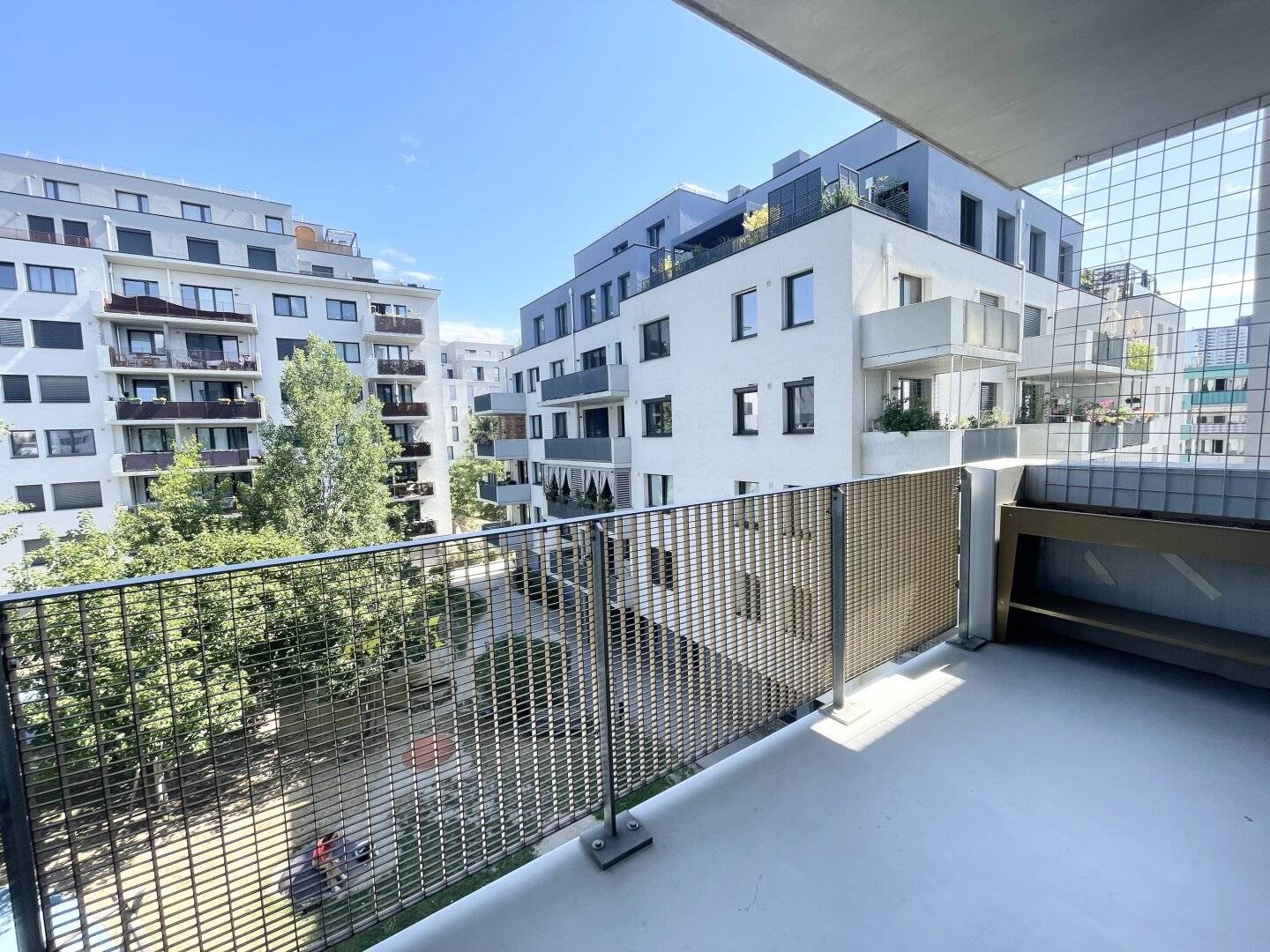 COMMISSION-FREE FROM THE OWNER! RIVUS III - GOOD 2-ROOM APARTMENT WITH BALCONY!