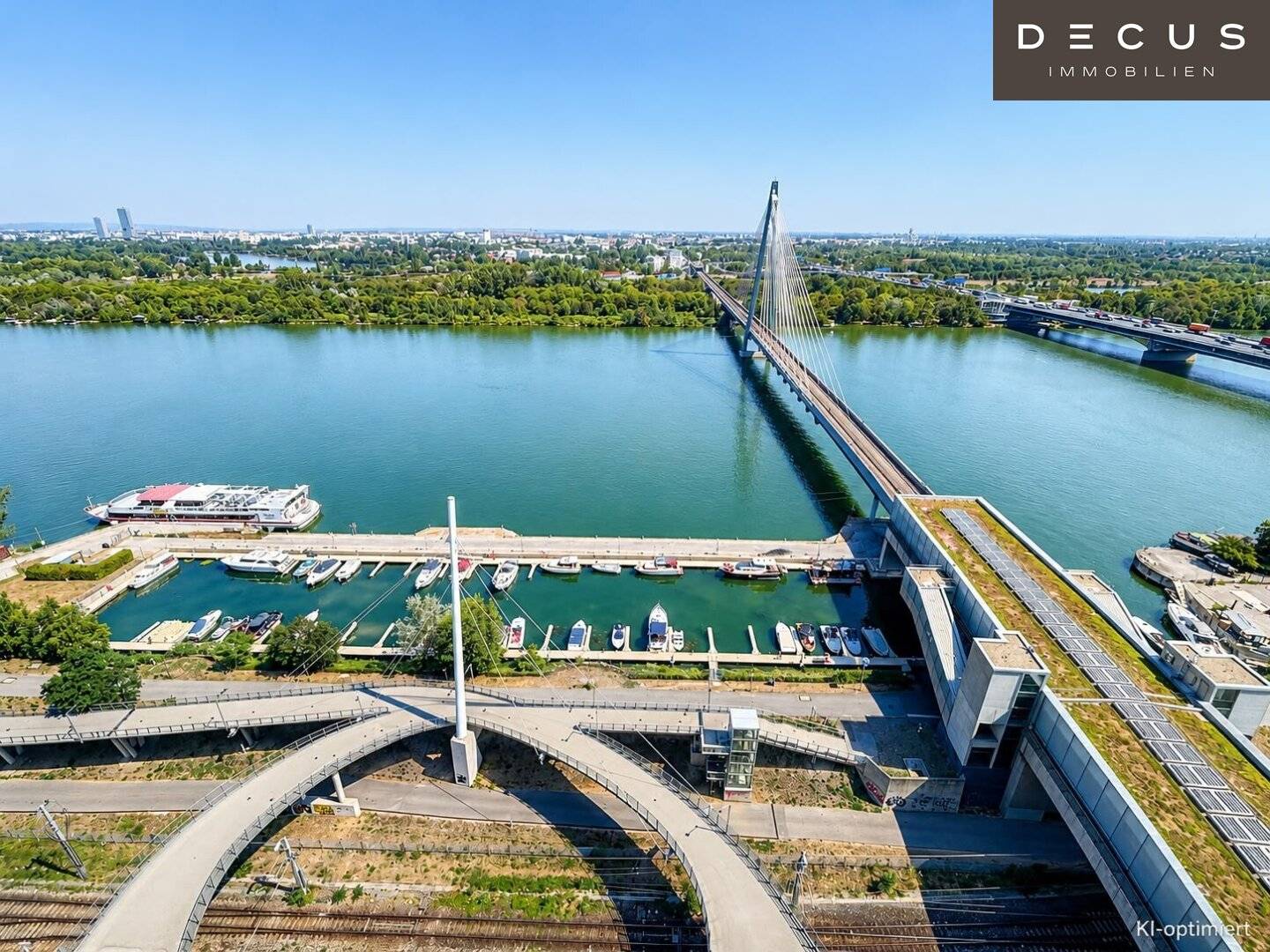 LIVING WITH A WIDE VIEW | EXCLUSIVE 3 ROOMS | WRAPAROUND TERRACE | HIGH-QUALITY DESIGN KITCHEN | RIVER VIEW DANUBE