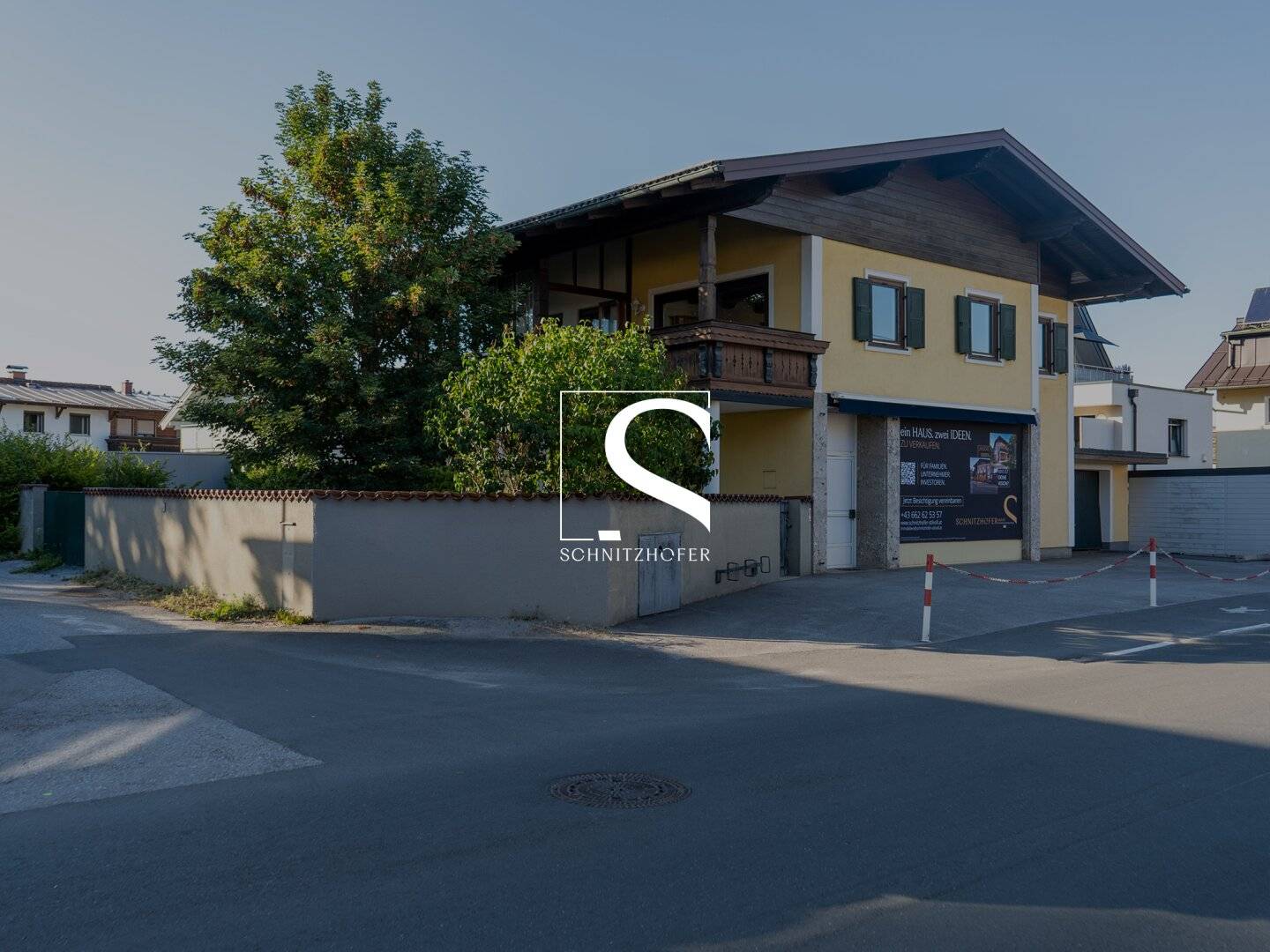 one HOUSE. two IDEAS. | Single family house with retail space in Maxglan | Living and working under one roof