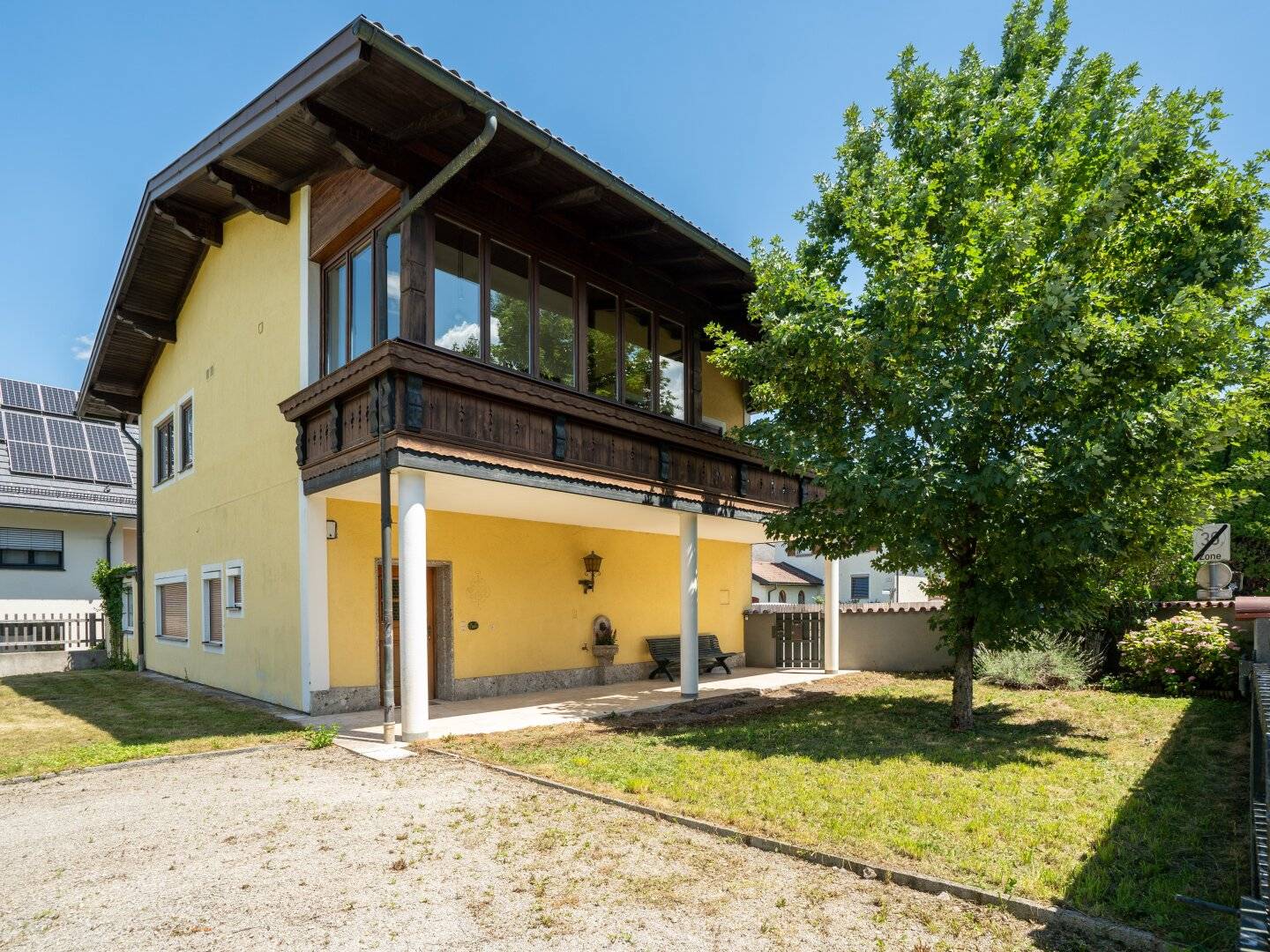 one HOUSE. two IDEAS. | Single family house with retail space in Maxglan | Living and working under one roof