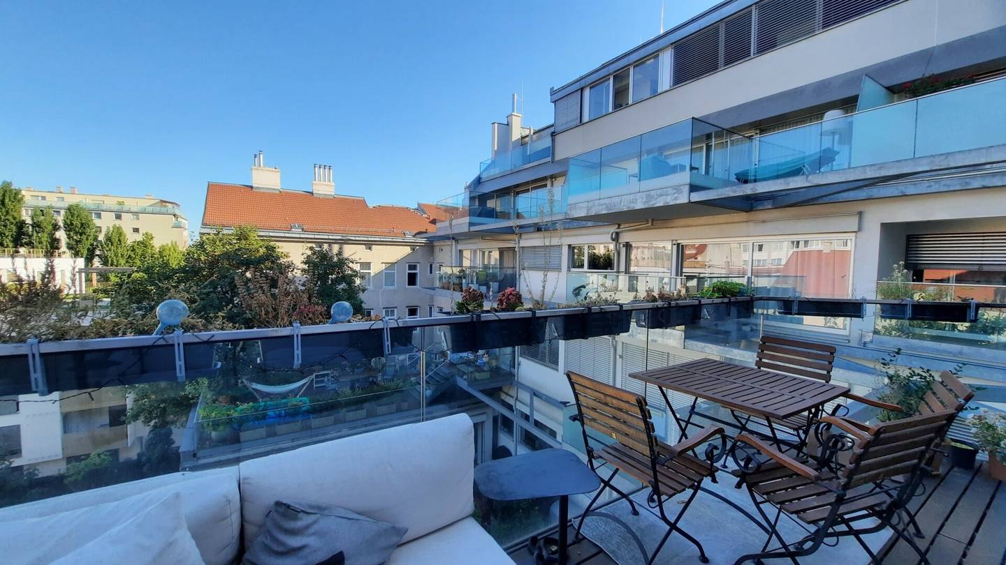 LUXUS IN BESTLAGE MIT GROSSEM BALKON