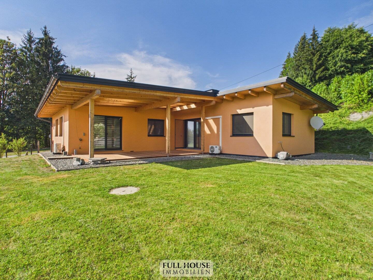 Ein Ort zum Ankommen – Hochwertiges Wohnen mit Pool und großzügigem Garten