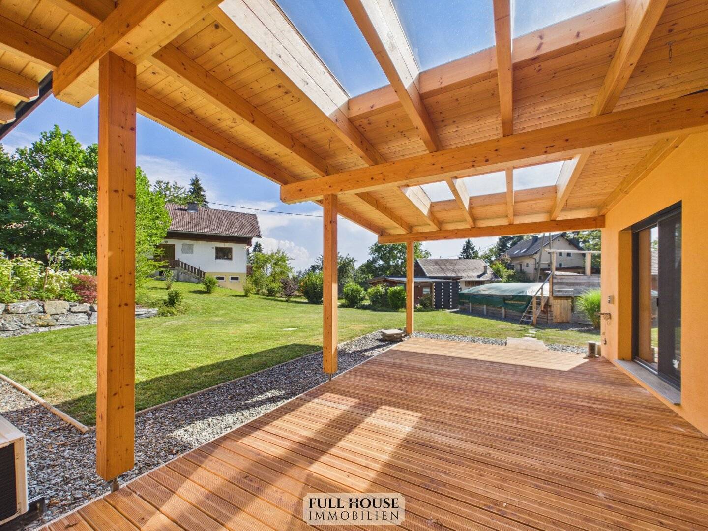 Ein Ort zum Ankommen – Hochwertiges Wohnen mit Pool und großzügigem Garten