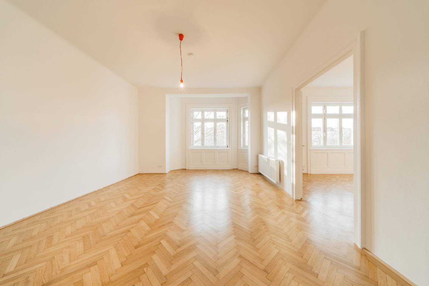 Bright Altbauwohnung with parquet and balcony near Prater