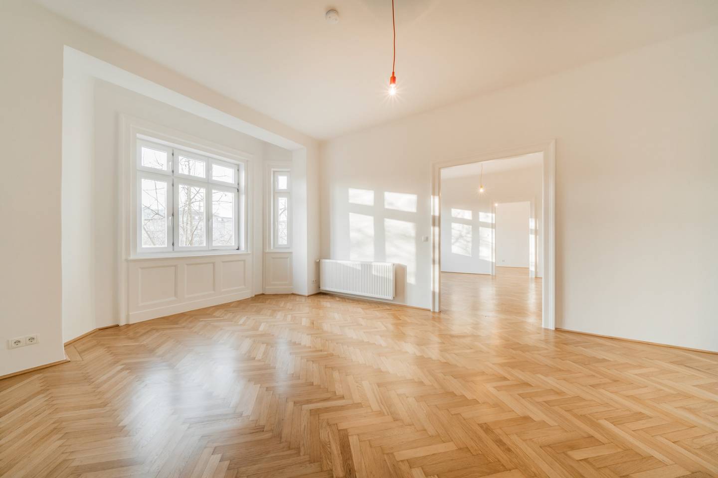 Bright Altbauwohnung with parquet and balcony near Prater