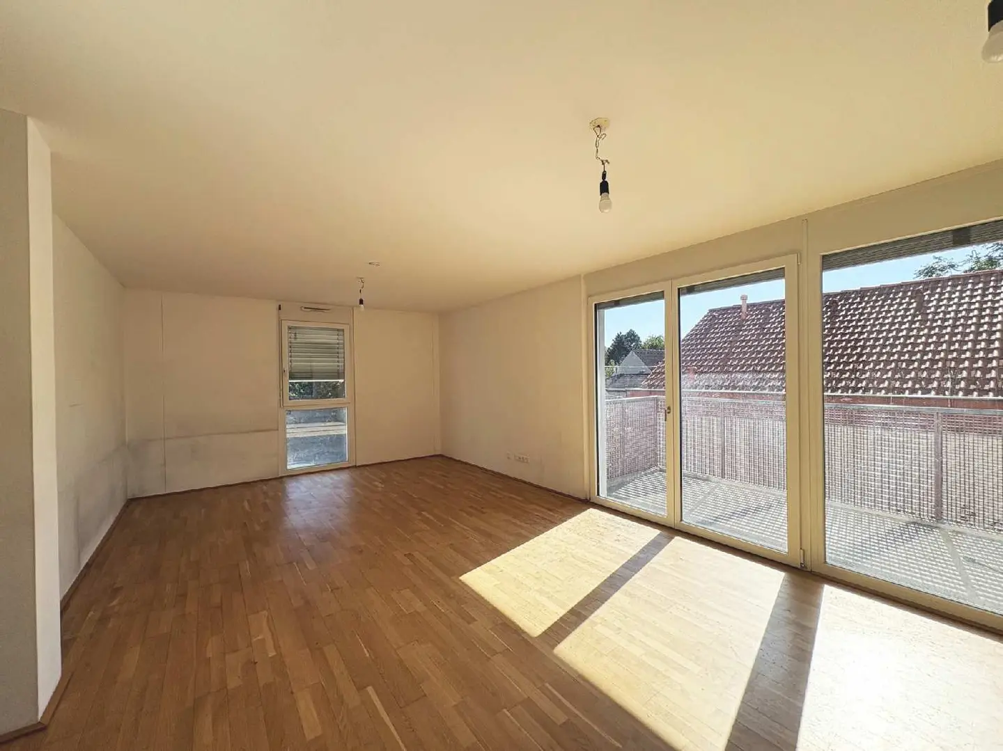 New build apartment with ceiling cooling and sunny balcony
