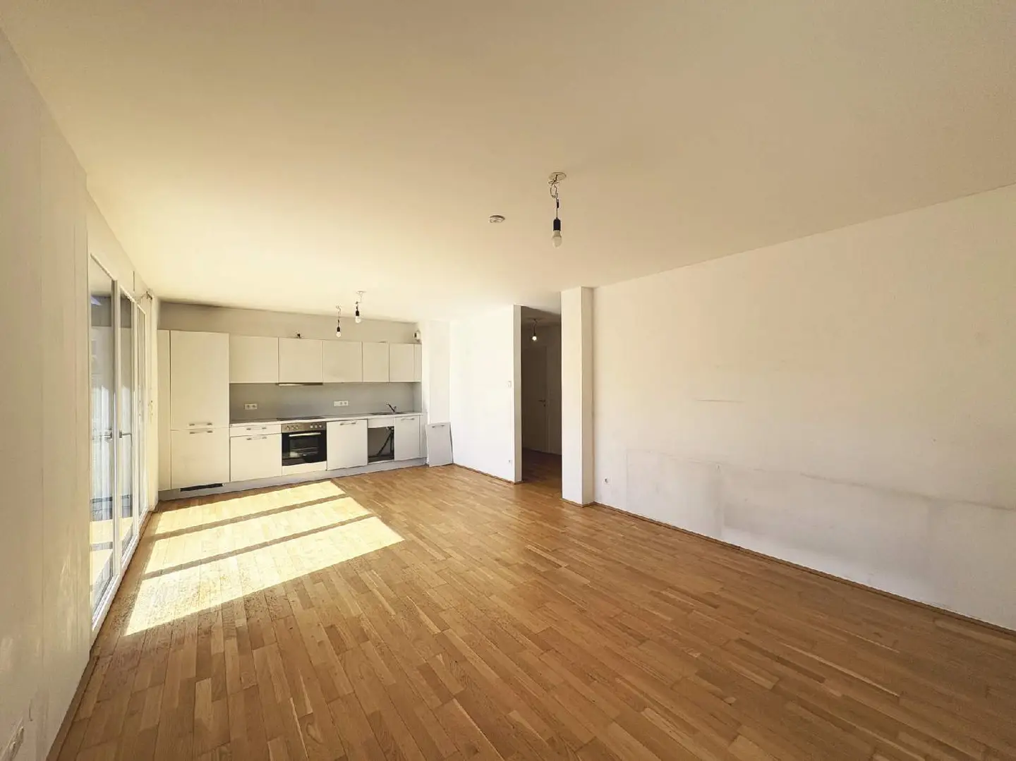 New build apartment with ceiling cooling and sunny balcony
