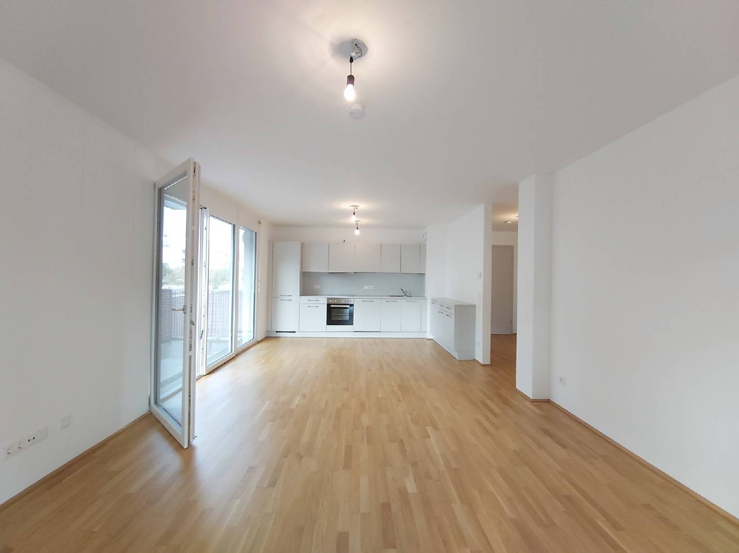 New build apartment with ceiling cooling and sunny balcony