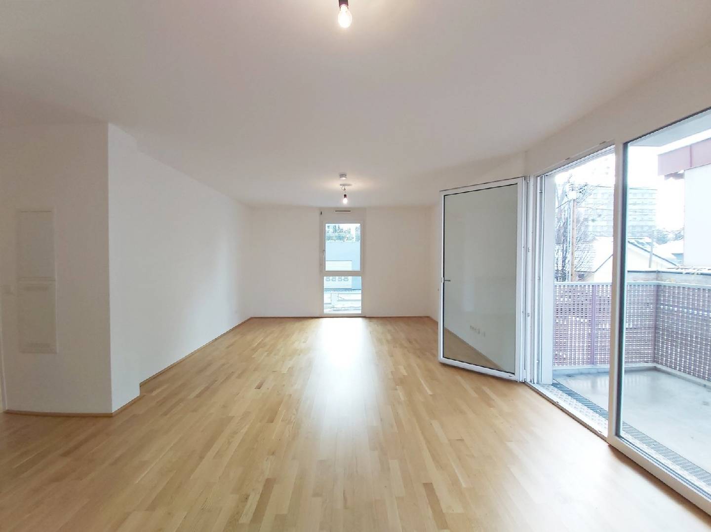 New build apartment with ceiling cooling and sunny balcony