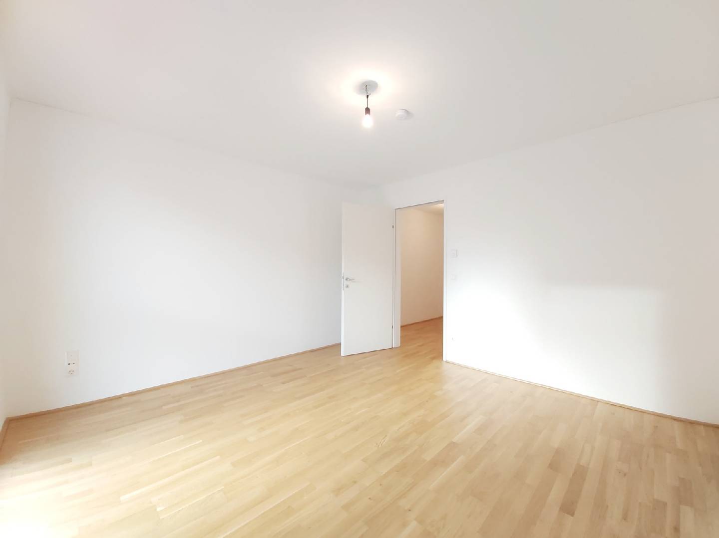 New build apartment with ceiling cooling and sunny balcony