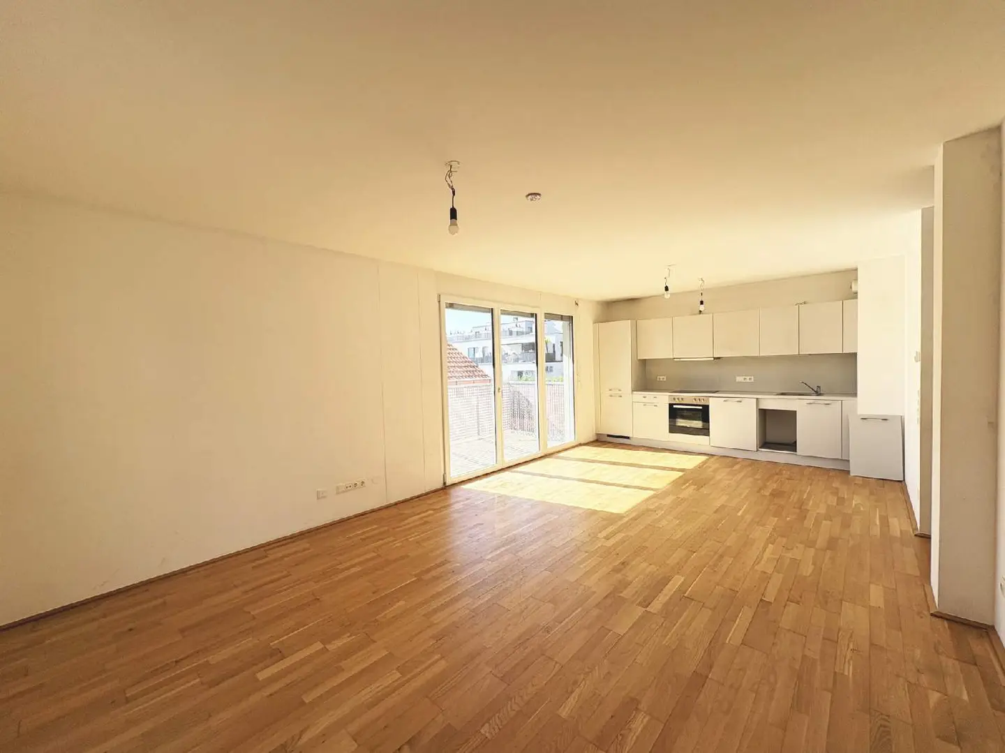 New build apartment with ceiling cooling and sunny balcony