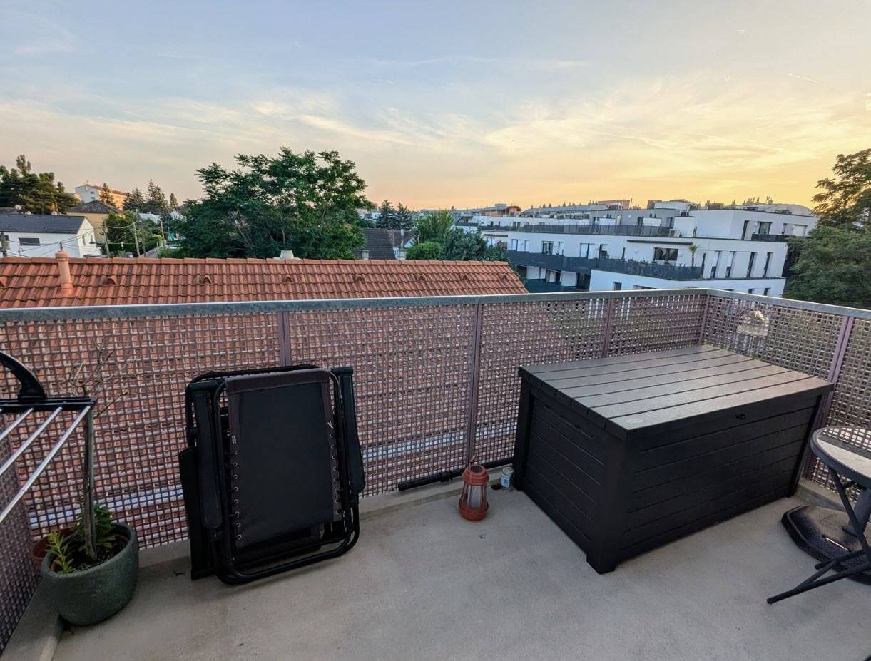 New build apartment with ceiling cooling and sunny balcony