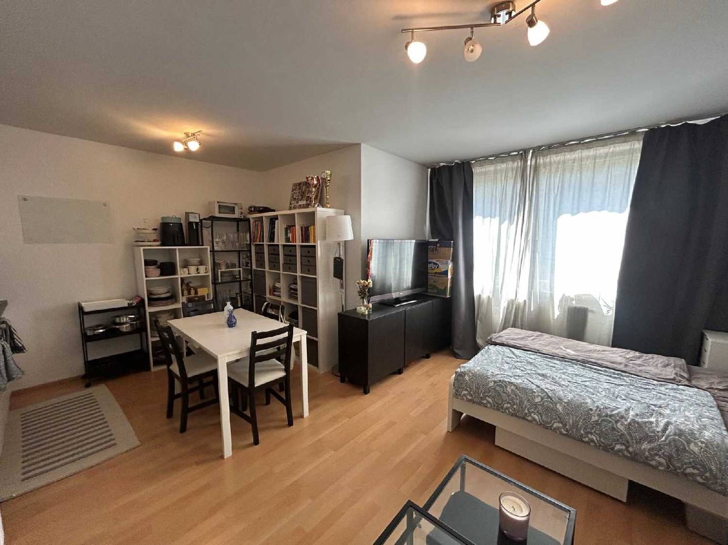 Bright single Wohnung with lift and fitted kitchen