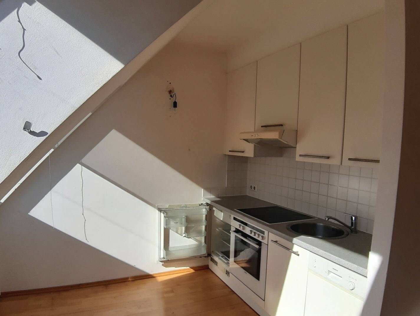 Bright attic apartment in a new building with communal garden