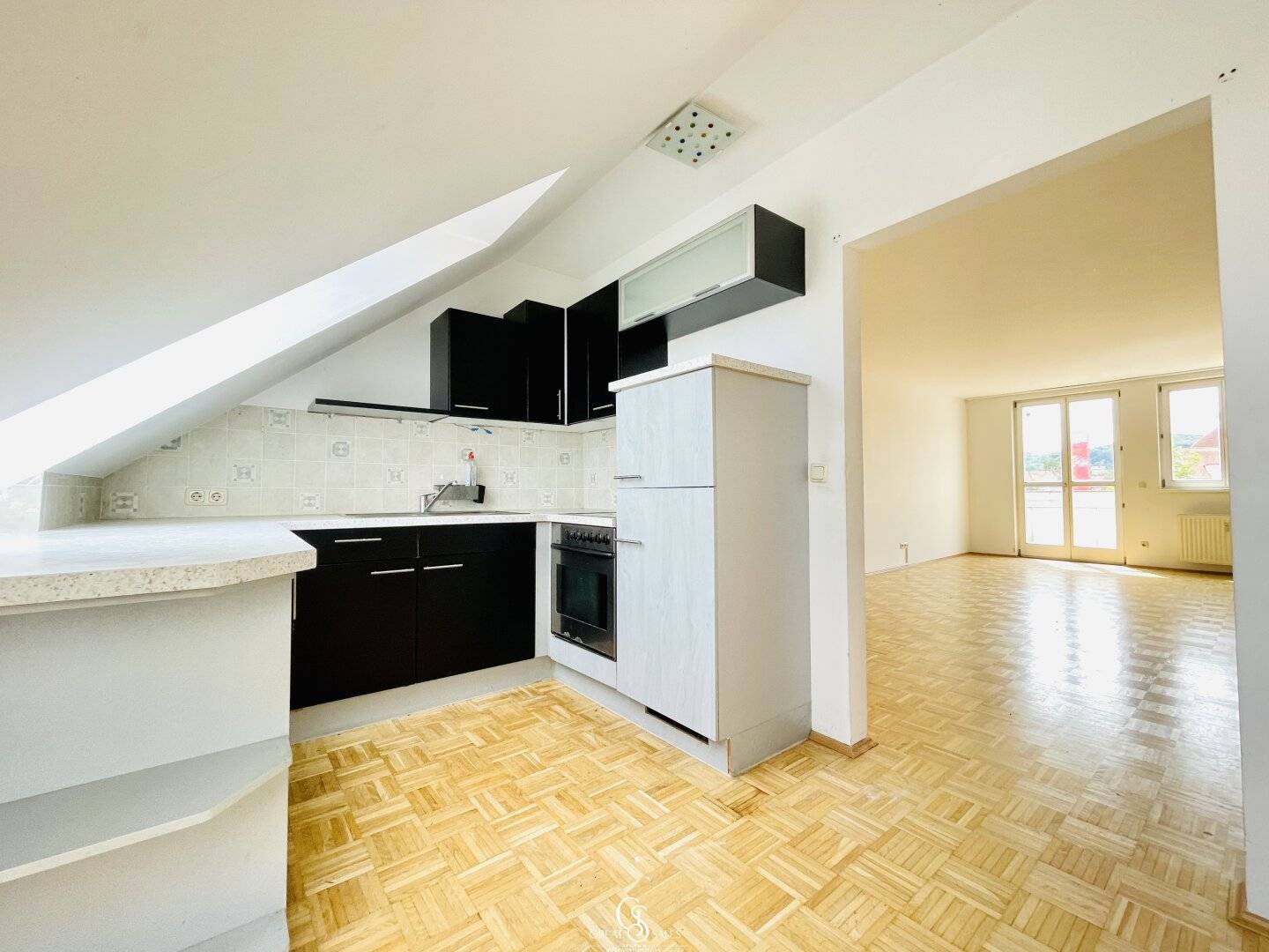 Beautiful maisonette apartment with large terrace in the most central location