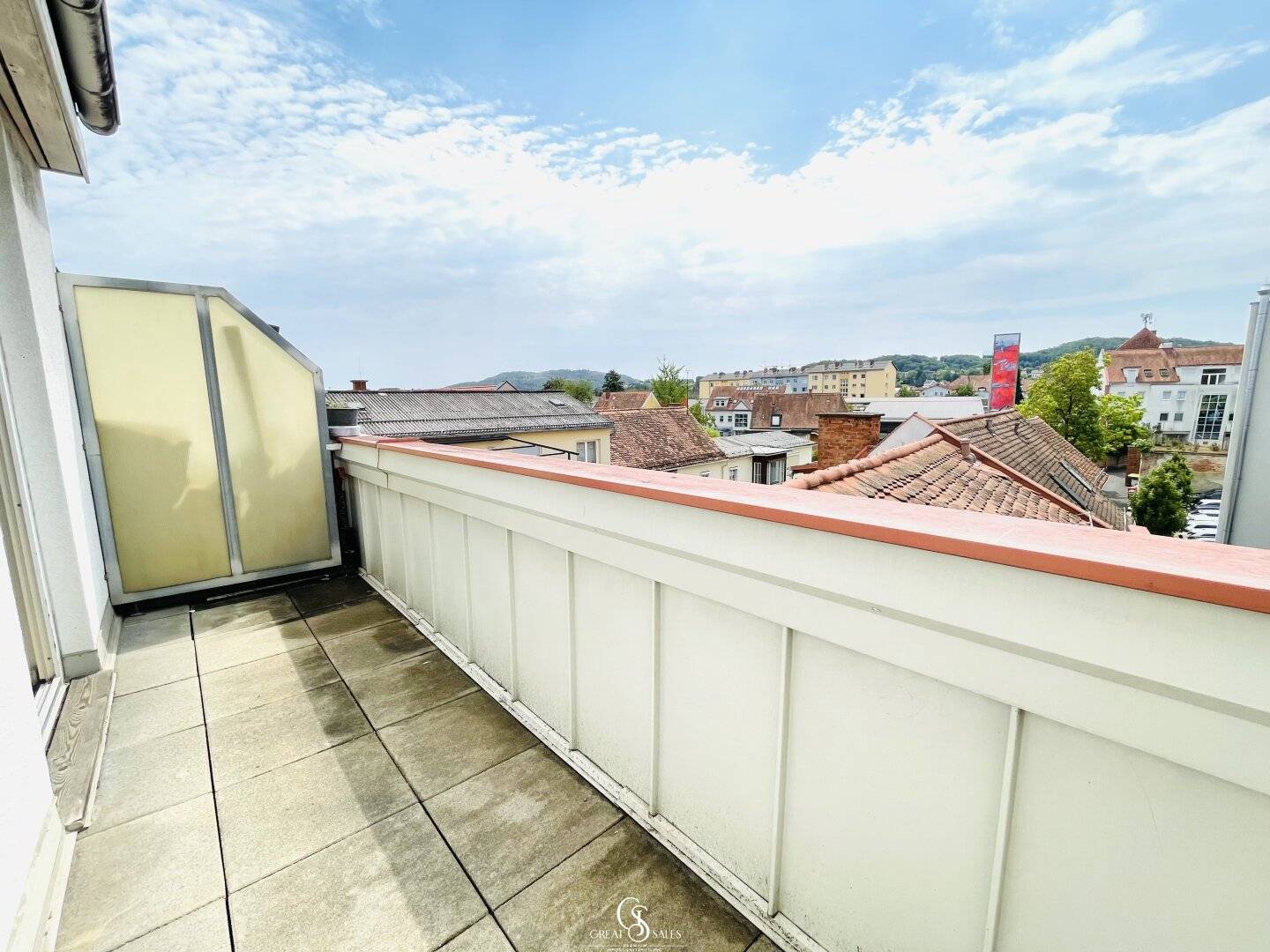 Beautiful maisonette apartment with large terrace in the most central location