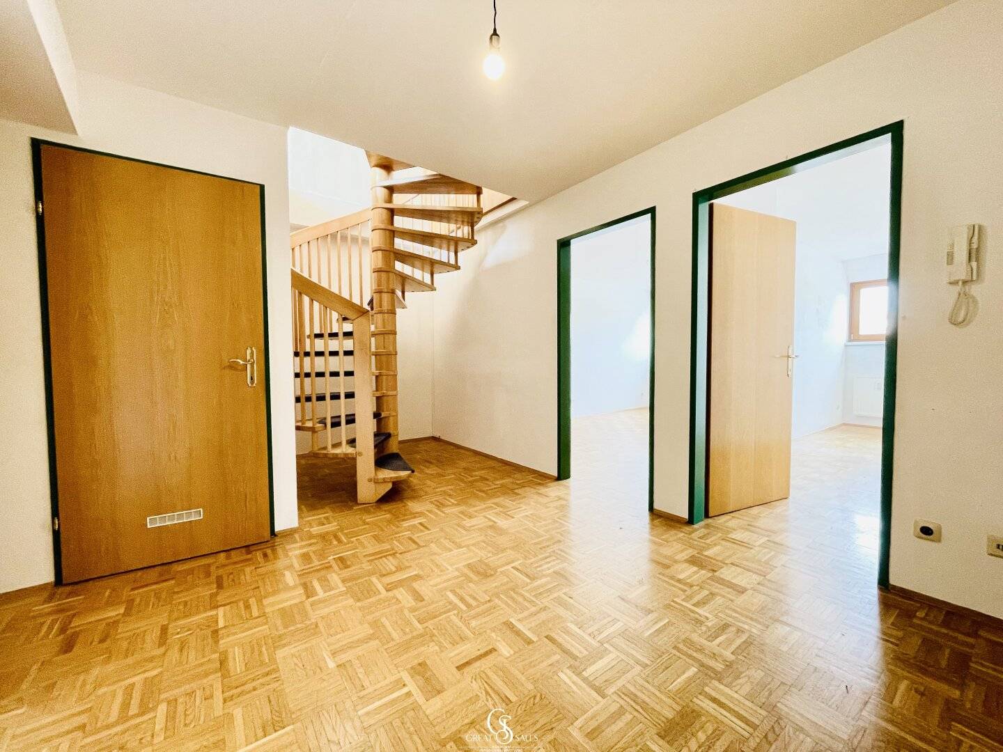 Beautiful maisonette apartment with large terrace in the most central location