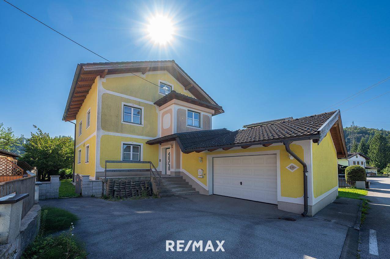 Familienwohnung mit Pool Garage und sonnigem Garten