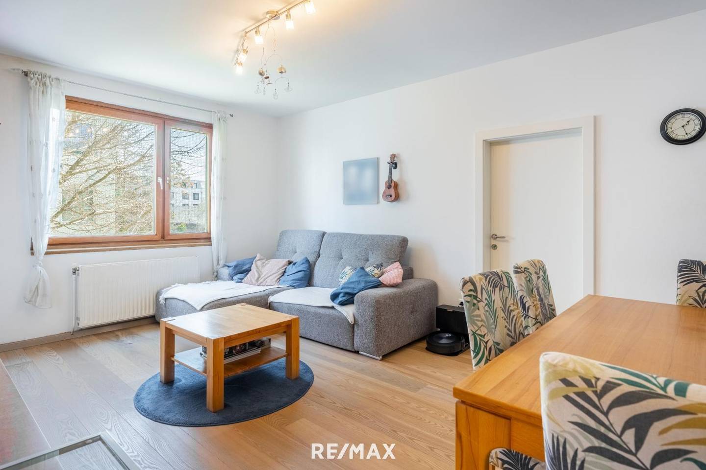 Move in ready apartment near Lorettowiese with large cellar