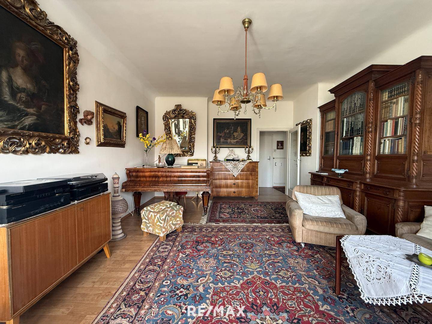 Bright Dachgeschosswohnung with west terrace and green view
