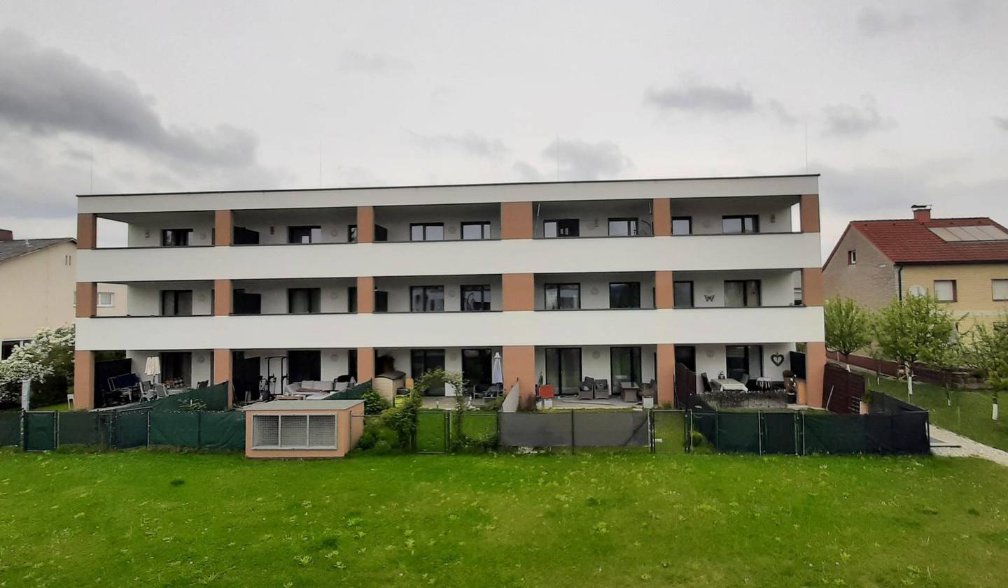 Neuwertige Wohnung mit Loggia und Tiefgaragenstellplatz