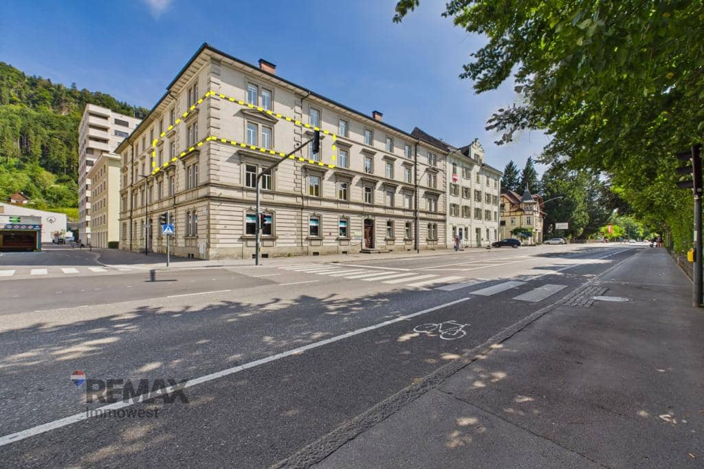 Bright apartment with conservatory and underground parking