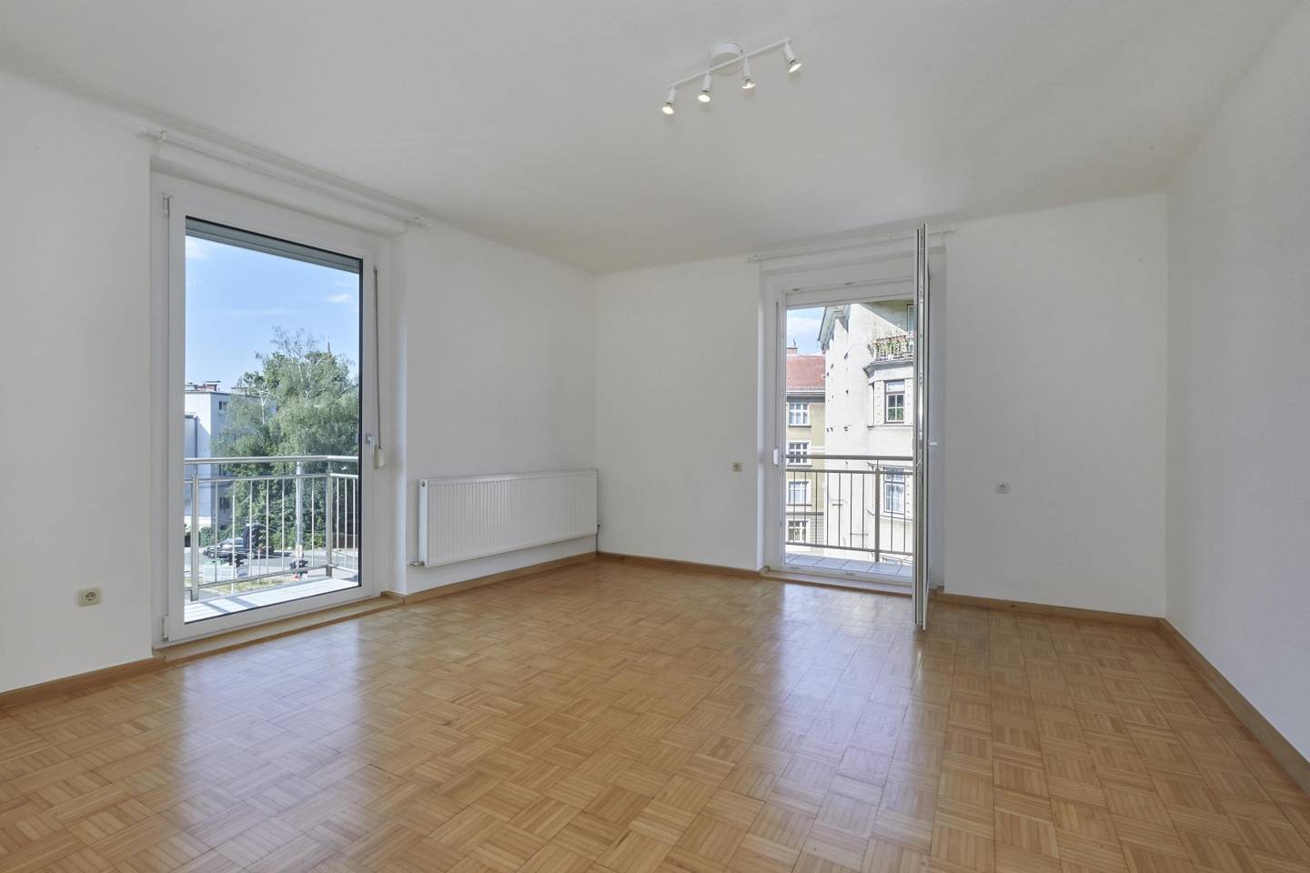 Bright apartment near Bauernbergpark with two balconies