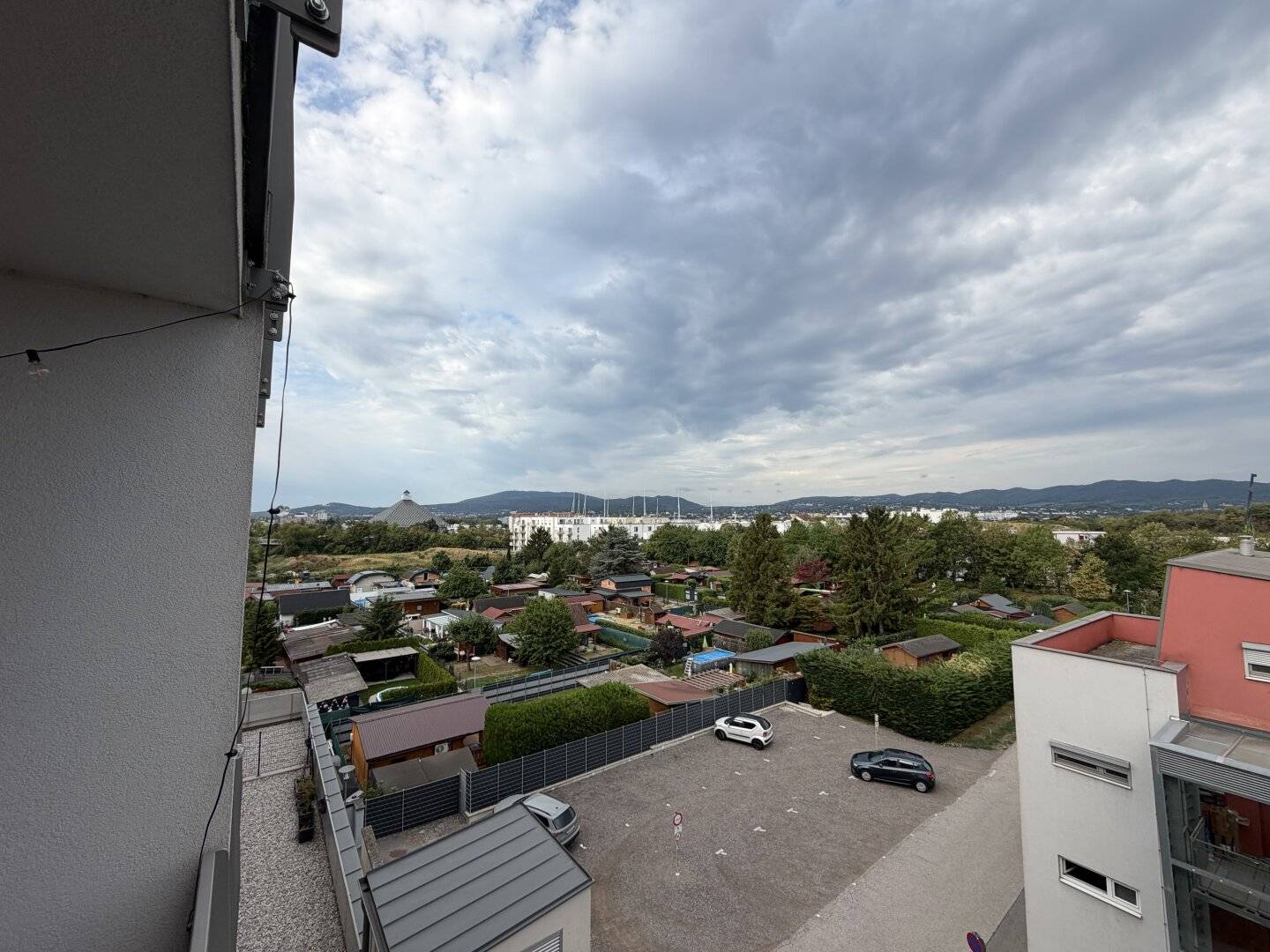 Commission-free and available immediately: 3 room apartment with distant view directly at the city boundary Vienna - Top 3/33