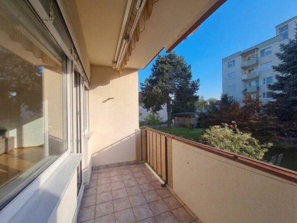 Quiet location on the outskirts of town, spacious 5 room with 2 balconies, communal garden