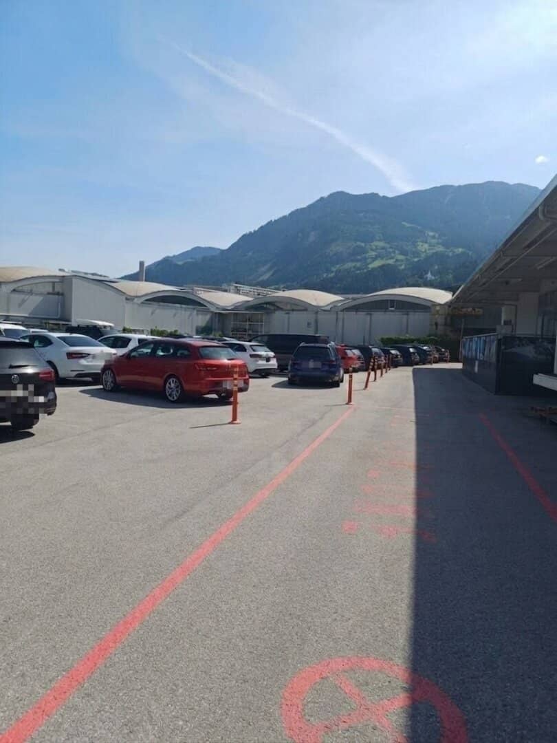 Schwaz: Trade, commercial and business premises including 104 parking spaces available for long-term lease
