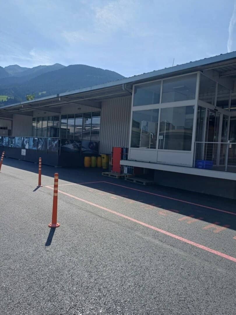 Schwaz: Trade, commercial and business premises including 104 parking spaces available for long-term lease