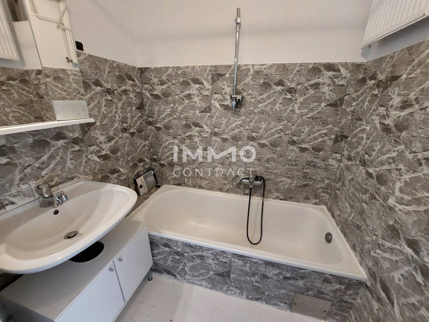 Living in the countryside approx. 80 m² ground floor apartment with garden near Mank