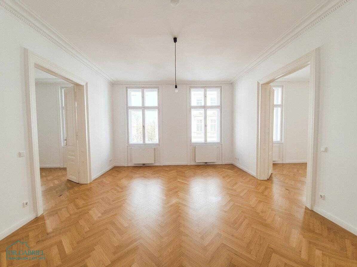 BEAUTIFUL DOWNTOWN PERIOD APARTMENT FOR RENT