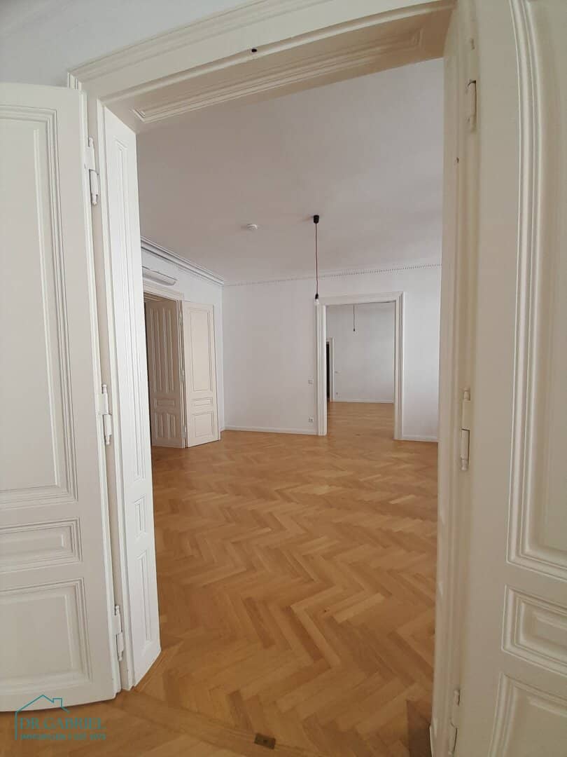 BEAUTIFUL DOWNTOWN PERIOD APARTMENT FOR RENT
