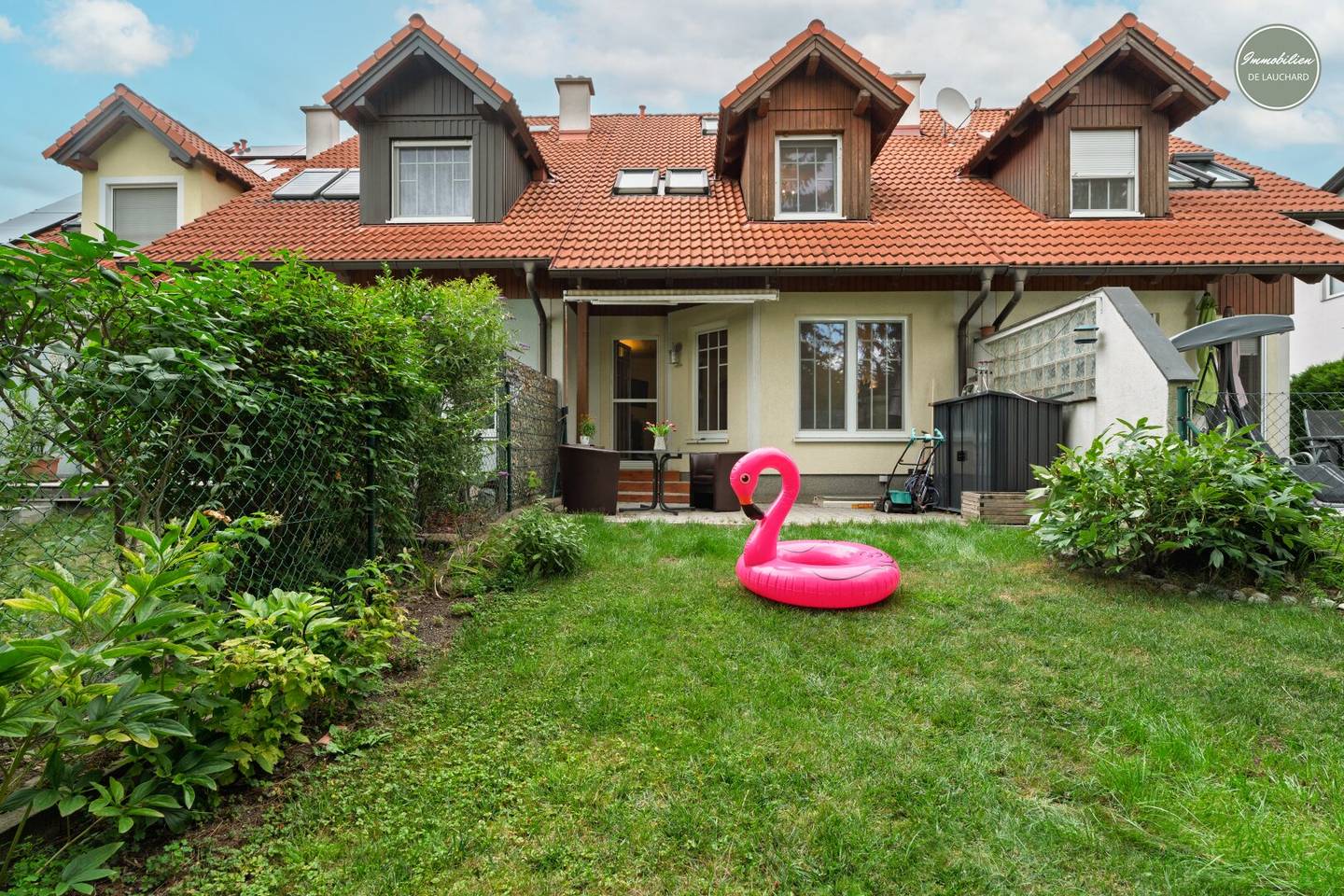 Flamingo Homebase - Life Balance in the 4-room house with view of greenery and garage
