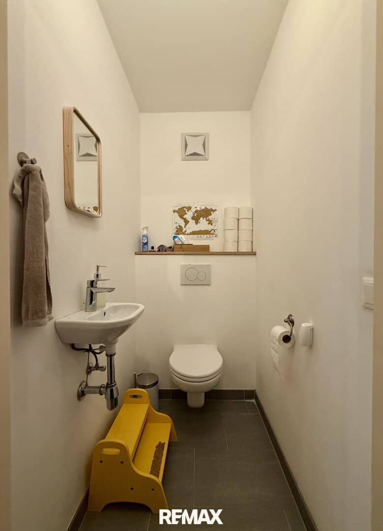 MODERN LIVING ABOVE THE ROOFS OF THE 18th DISTRICT! – Attic maisonette with roof terrace + underground parking space