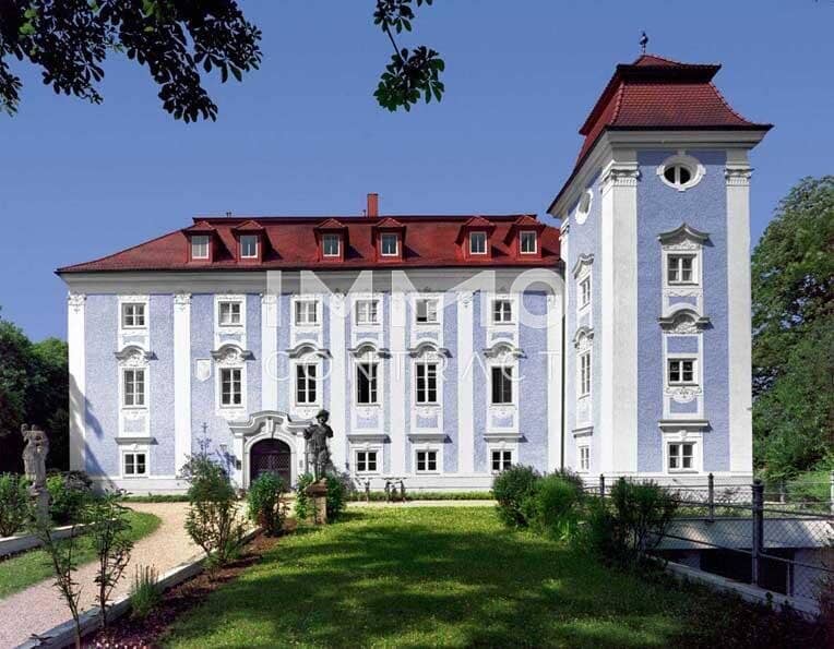 Modern, very bright loft apartment in Schloss Lichtenegg, a place to dream!
