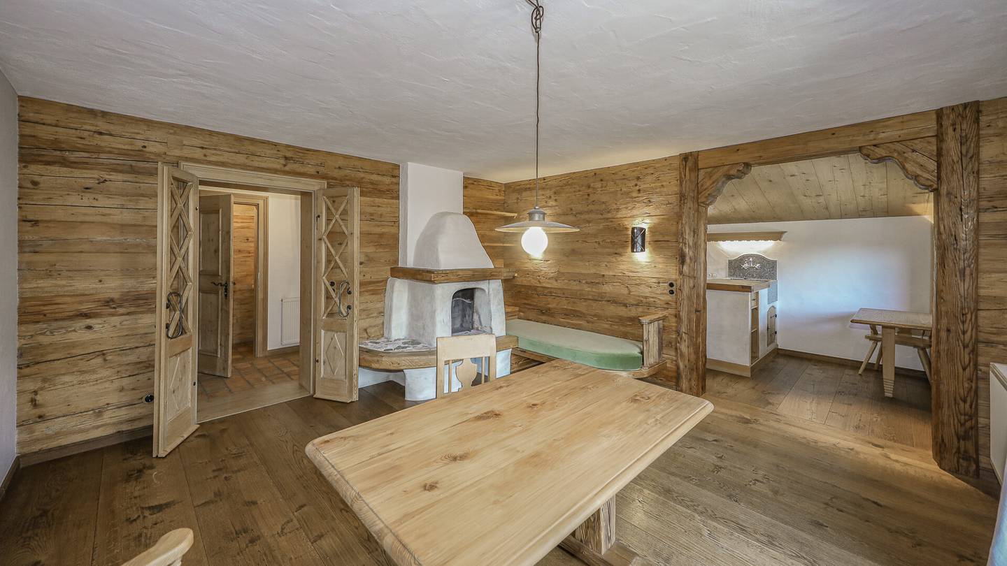 Dachgeschosswohnung with panoramic view and bespoke woodwork