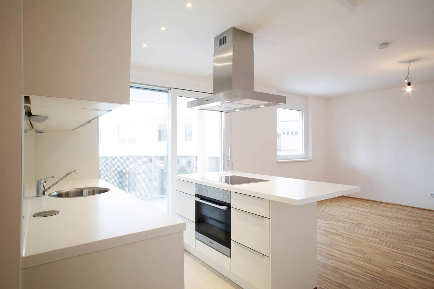 Sonnendurchflutete 2-Zimmer-Wohnung mit Balkon!