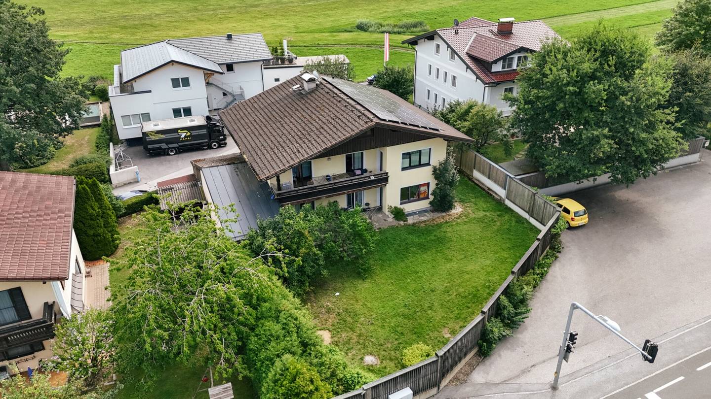 BESTENS VERMIETETES ZWEIFAMILIENHAUS MIT ZUKUNFTSPOTENZIAL IN SCHÖNGUMPRECHTING