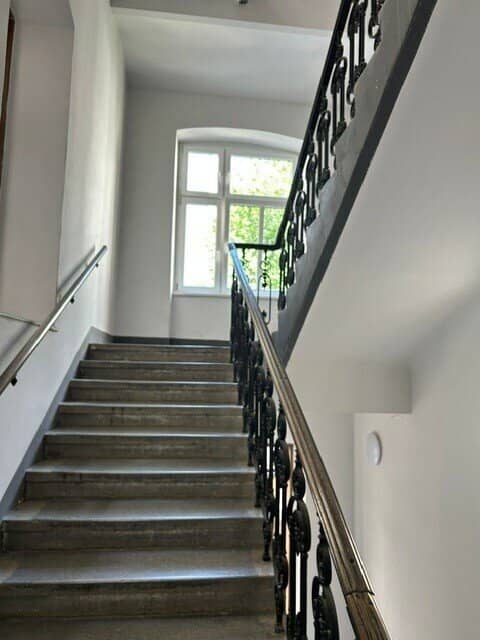 Charming 2-room apartment in 1120 Vienna – 42m², well maintained, with fitted kitchen