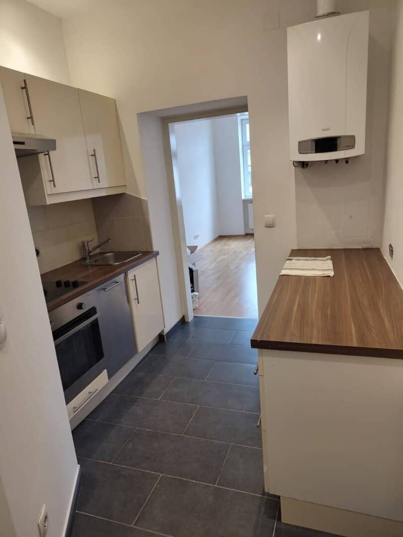 Charming 2-room apartment in 1120 Vienna – 42m², well maintained, with fitted kitchen