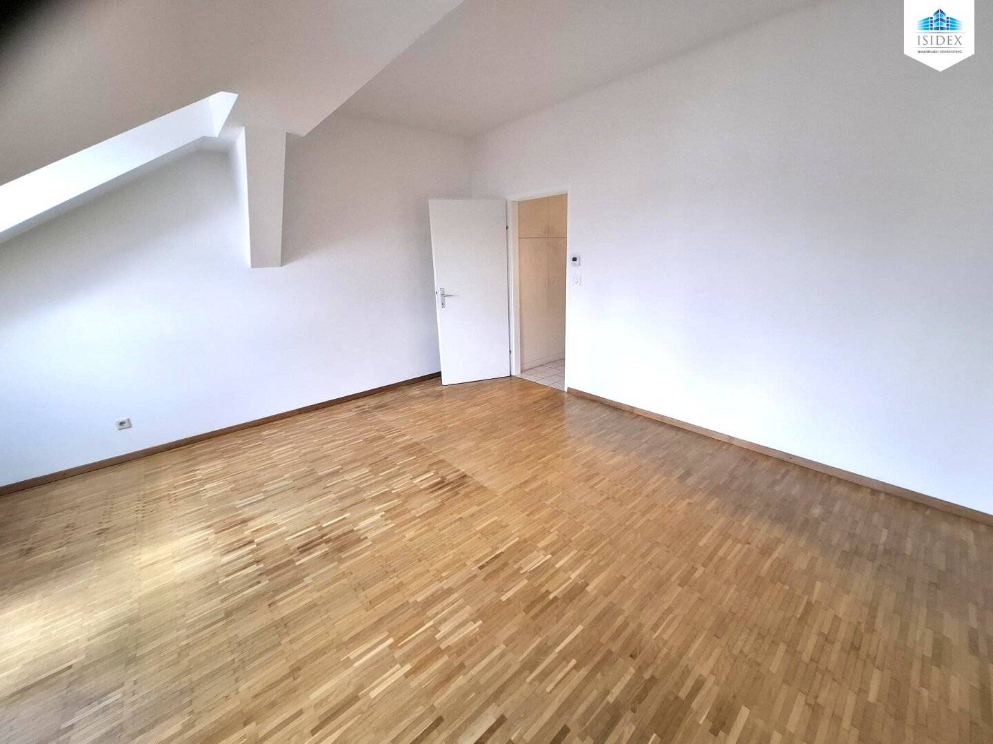 Attic apartment in great location