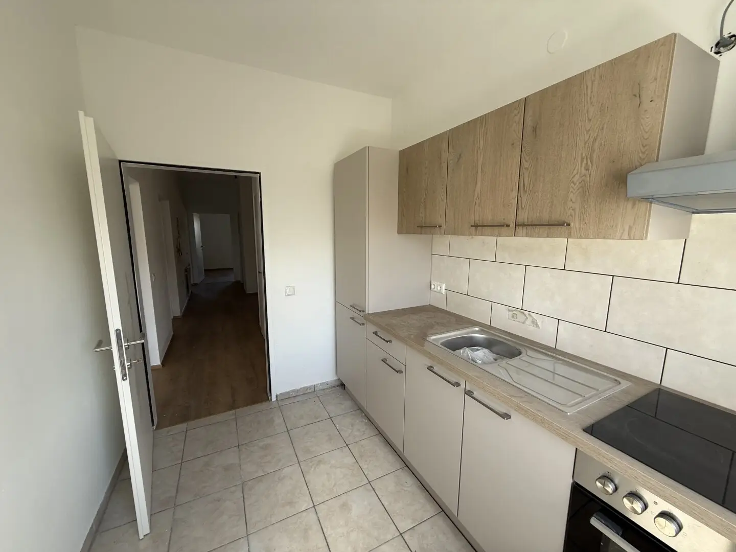 Affordable 4-room condominium in Wels - Move in immediately!