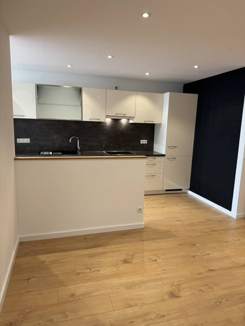 Bright flatshare room, also available as entire 3-person flatshare