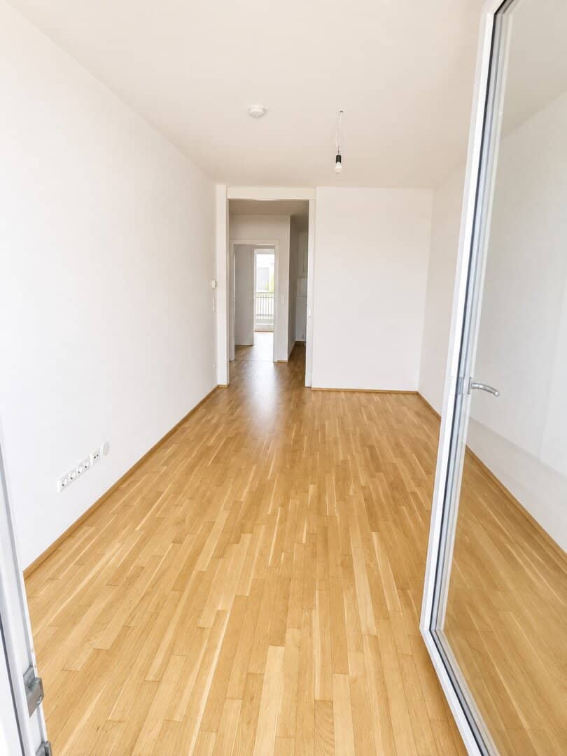 PROVISIONSFREIE 2 Zimmer-Balkonwohnung mit separater Küche nähe Stadion mit großer Terrasse und Parkplatz