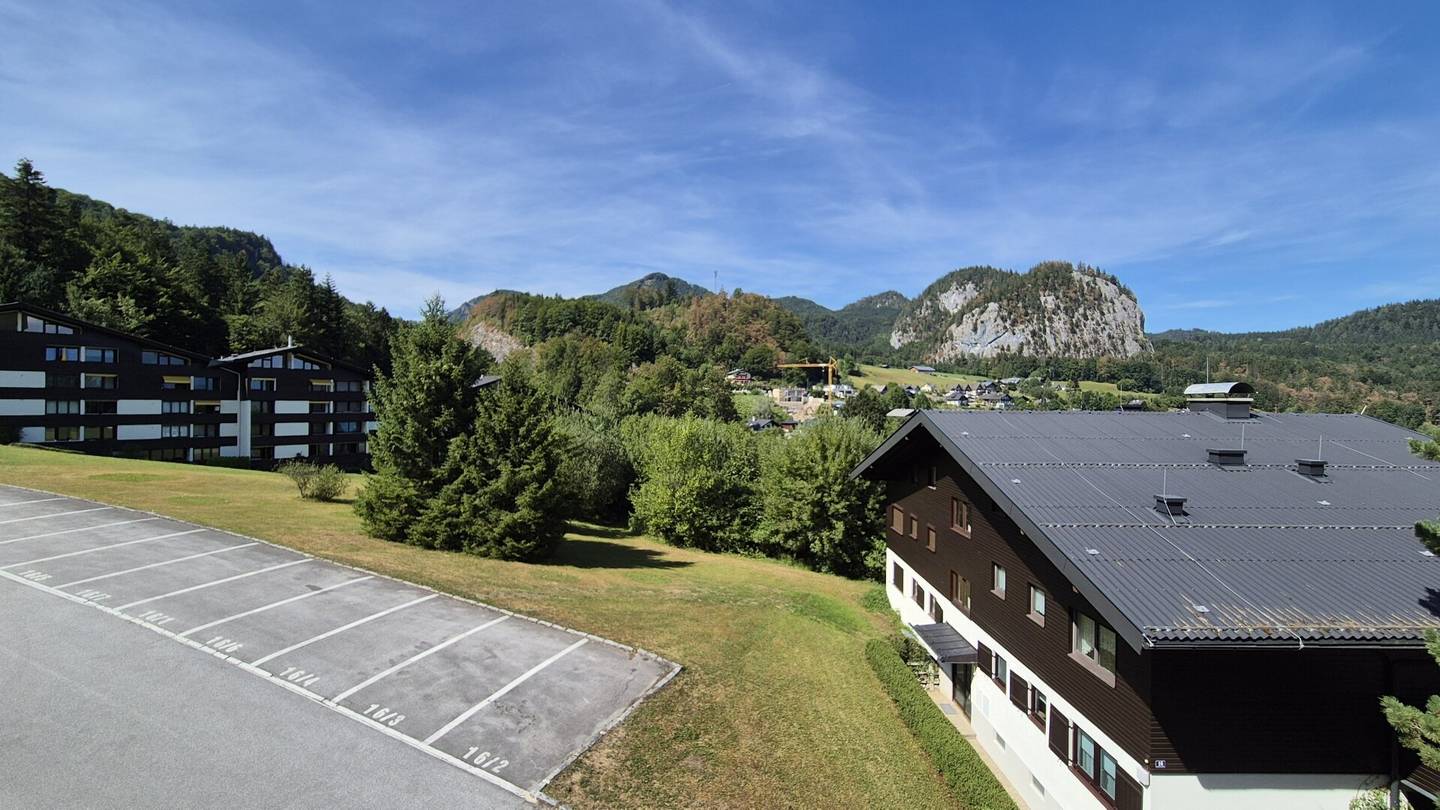 Three-room apartment with dreamy lake view in St. Gilgen for rent