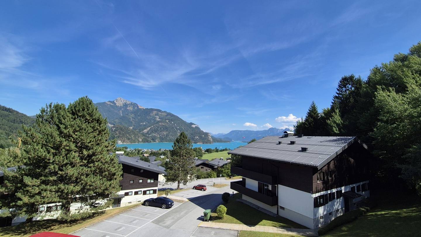 Three-room apartment with dreamy lake view in St. Gilgen for rent